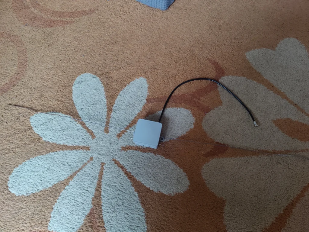 Vállfa dipól antenna