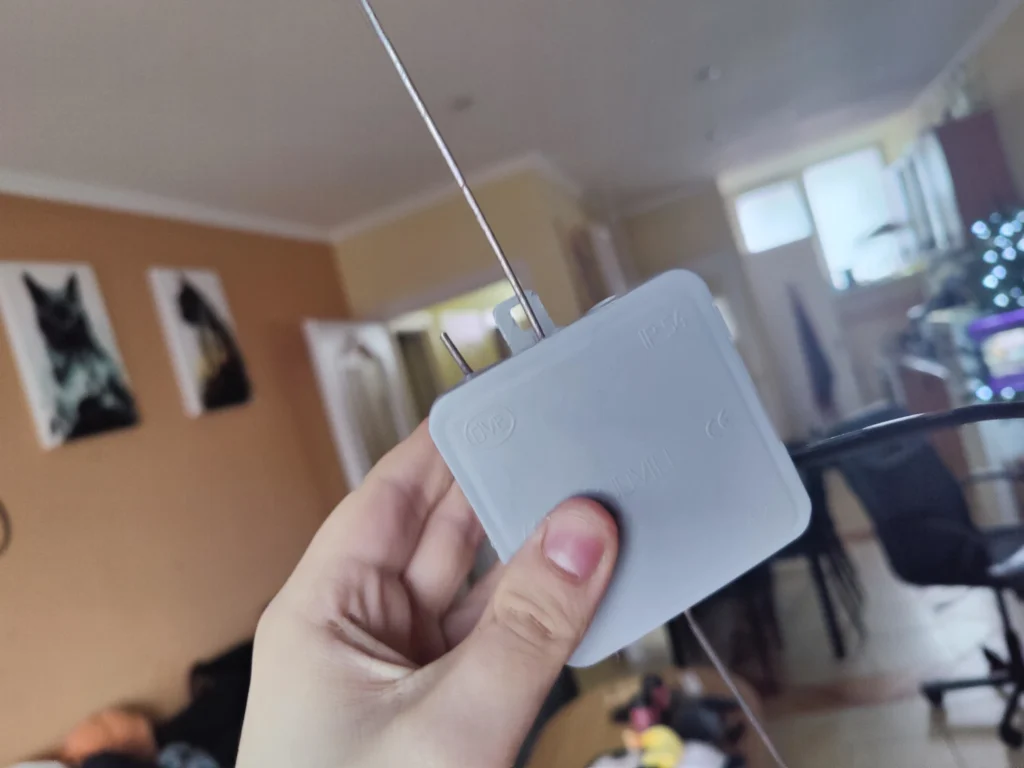 Vállfa dipól antenna